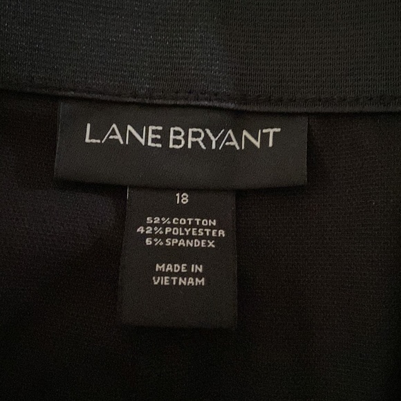Lane Bryant black shorts. Stretchy material. 2 pockets - Picture 2 of 3